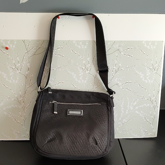 Calvin Klein Large Crossbody - Picture 1 of 9